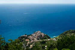 Widok z Wysokiej Ścieżki w stronę Volastry, Corniglia, Włochy