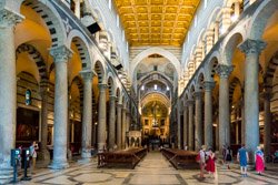 En el interior de la Catedral, Pisa, Italia