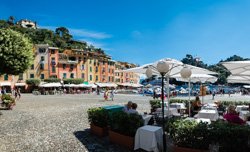 Der Platz Martiri dell'Olivetta, Portofino, Italien