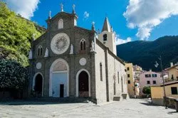 Iglesia de San Juan Bautista, Riomaggiore, Italia