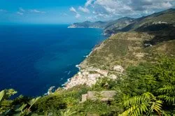 Vista desde el Santuario de Montenero, Riomaggiore, Italia
