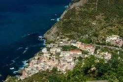 Vista desde el Santuario de Montenero, Riomaggiore, Italia