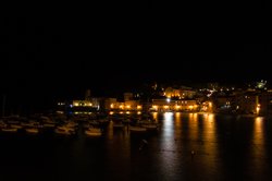 Ensenada del Silencio durante la noche, Sestri Levante, Italia